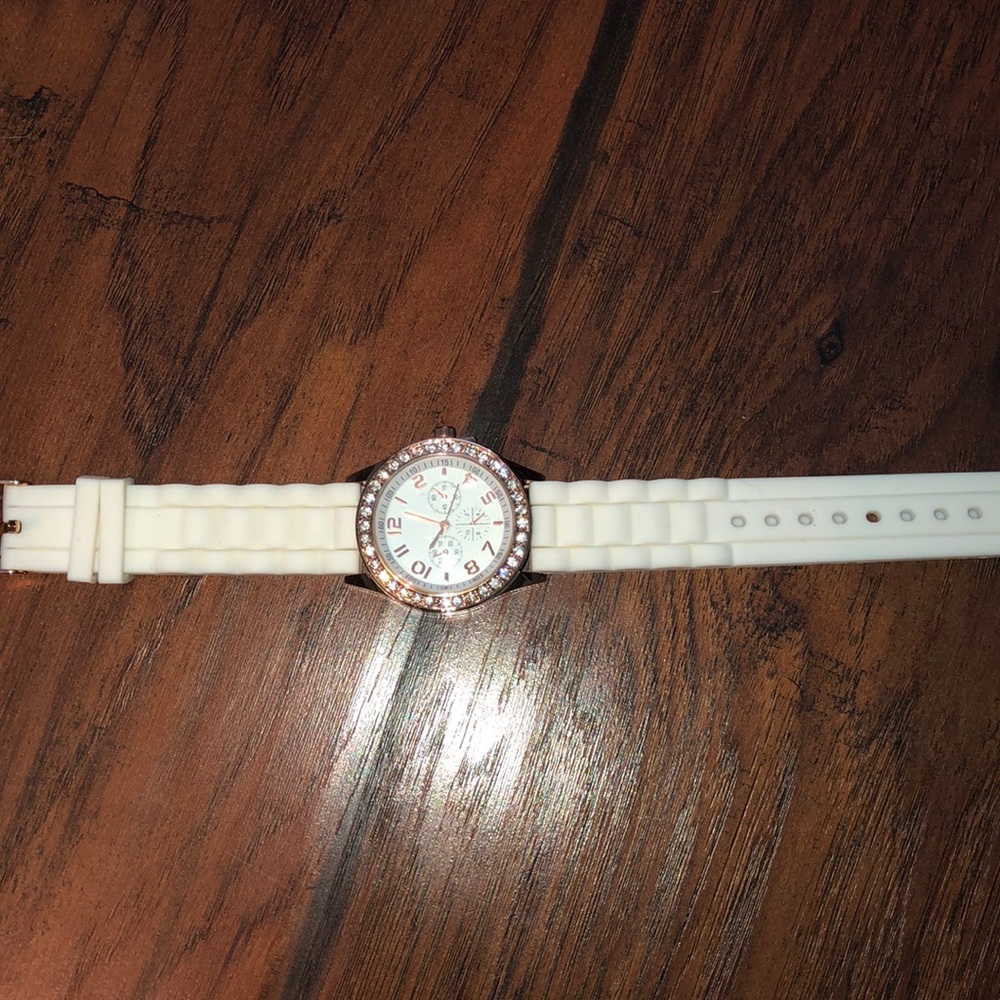 Watch - Picture 2 of 4